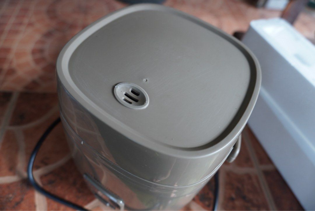 Imarflex Portable Cooker & Warmer IRJ-60T BR (Category: Cookers) located in Batangas. Submitted by fastidiouss (Listing ID 1395940062, Image 2). Description: RFS: Moved out of condo. Will no longer use. Fully functional. Box and warranty card are included. - Imarflex portable cooker and warmer. - Cool-touch cover and steam vent. - Cook/warm light indicator. - Cooks up to 3 cups of rice. - Ideal for work, school, and travel..