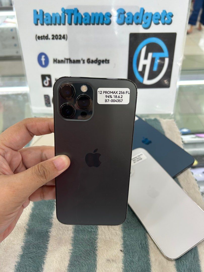 Iphone 12 Promax 256gb (Category: iPhone 12 Series) located in San Juan City. Submitted by nunte2249224 (Listing ID 1395985772, Image 2). Description: Iphone 12 Promax 256gb Battery health - 94% pataas Colors - white blue black gold Openline No history of repair No hidden issues Free 3u tools Unli checking and unli reset Face id and true tone working 100% legit MOP: -cash -gcash -ggives and spaylater (with 6% interest) -credit card -bank transfer