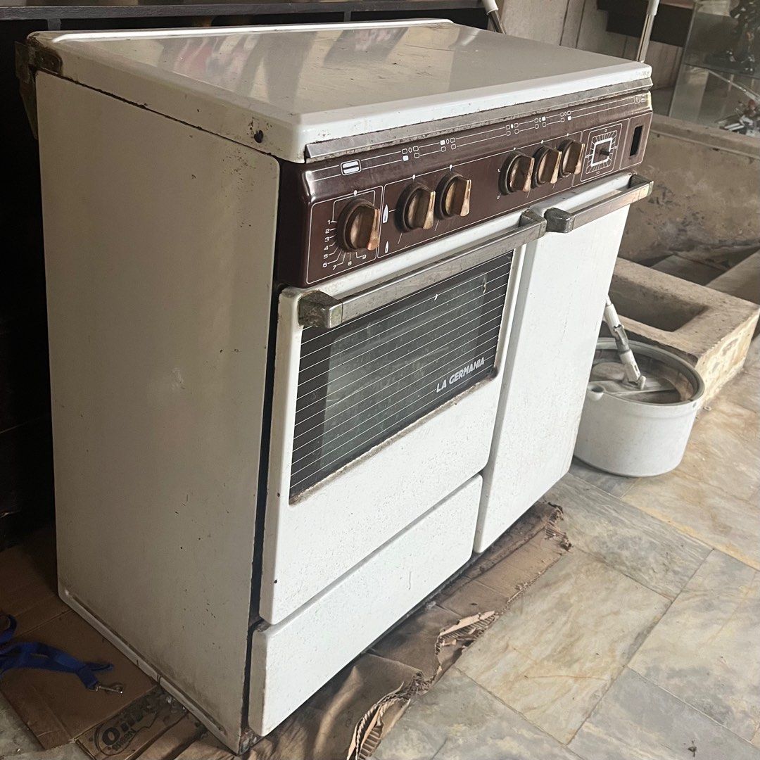 La Germania Gas Range Oven (Category: Cookers) located in Paranaque City. Submitted by shimpdesk (Listing ID 1395938977, Image 2). Description: La Germania Gas Range Oven - 4 gas burner, 1 electric (220v) rfs: decluttering Issues: - for full restoration (buy at own risk) - 1 knob missing, switch missing, plug needs replacement - repairs and deep cleaning needed Logistics c/o buyer .