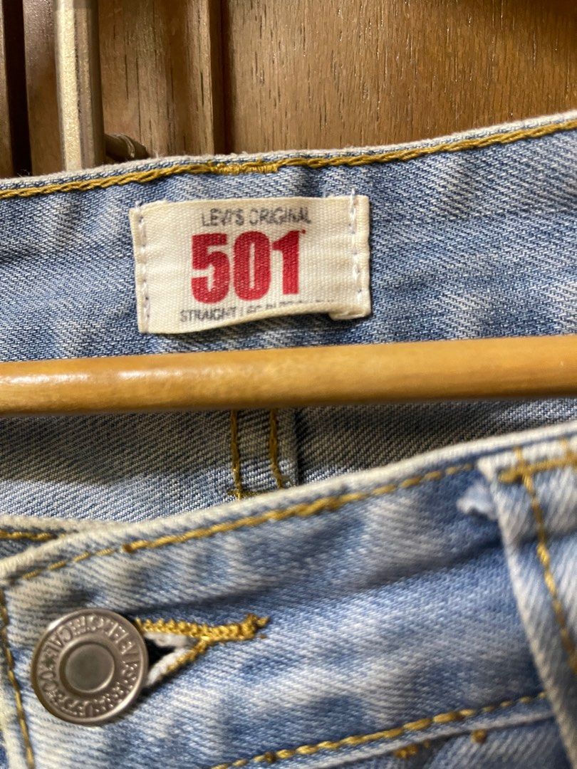 levis button (Category: Jeans) located in Bandar Hilir. Submitted by _honeydelarose21 (Listing ID 1396039923, Image 3). Description: original. best gile pakai.
