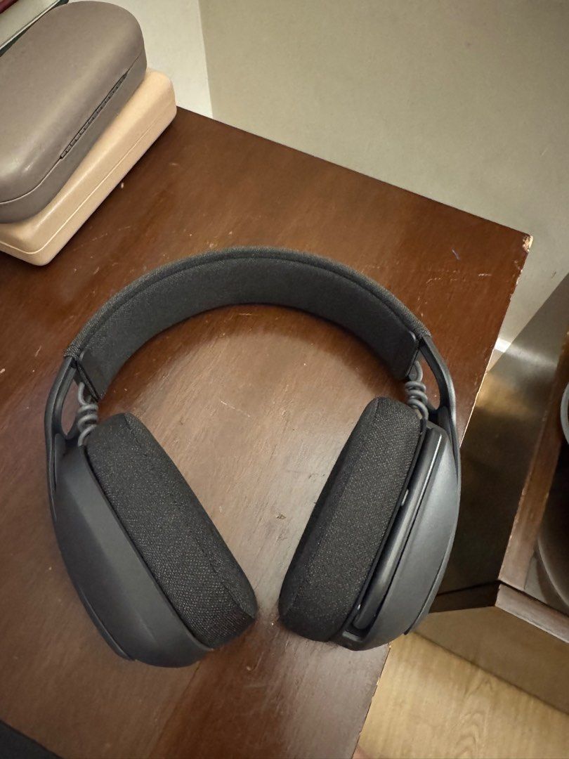 Logitech Zone Vibe 100 (Category: Headphones & Headsets) located in Manila. Submitted by janinemetharam (Listing ID 1396040613, Image 1). Description: RFS: Extra.