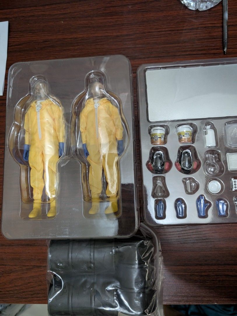 MANIPPLE STUDIOS BREAKING BAD (Category: Designer & Blind Box Toys) located in Pila. Submitted by akira_m (Listing ID 1395982105, Image 2). Description: MIB manipple studios one of my grails please respect 🙏.