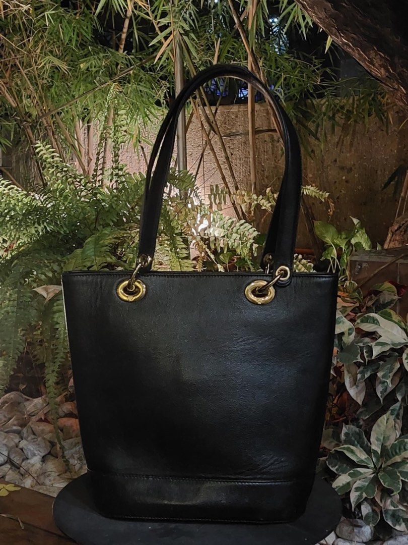 Authentic MCM Bucket Shoulder Bag (Category: Luxury Bags & Wallets) located in Cavite. Submitted by edendardar07 (Listing ID 1395992055, Image 2). Description: .