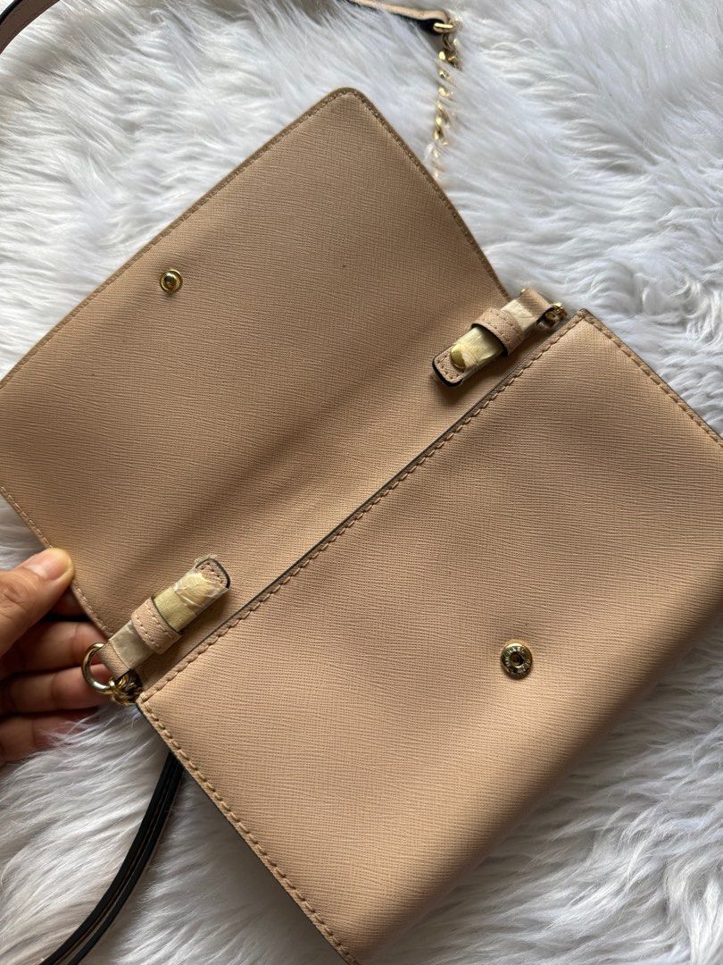 Michael Kors Crossbody Wallet Bag (Category: Cross-body Bags) located in Quezon City. Submitted by lhey23 (Listing ID 1395961070, Image 3). Description: - Michael Kors crossbody bag - Beige color - Chain strap - Multiple compartments - Includes card slots and a zippered pocket - Wallet-style design - Michael Kors logo on the front.