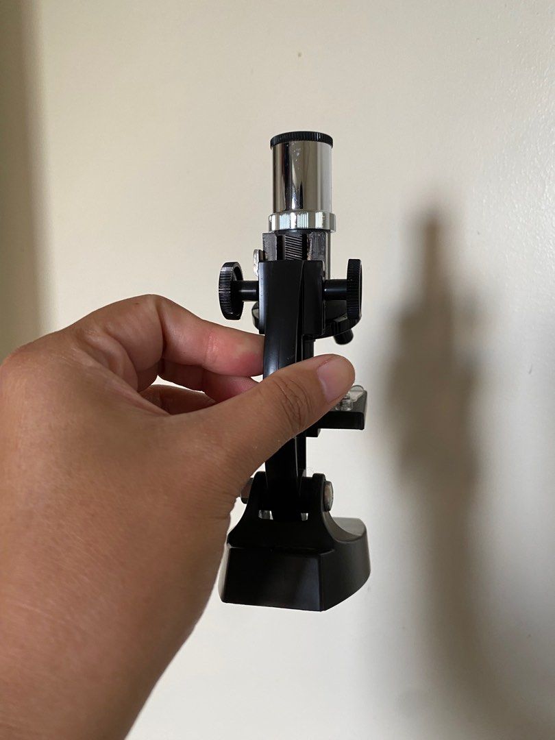Mini Microscope (Display) (Category: Medical Supplies & Tools) located in Manila. Submitted by k0pimonster (Listing ID 1395996472, Image 2). Description: Black Mini Microscope (For display only) See photos for size reference.