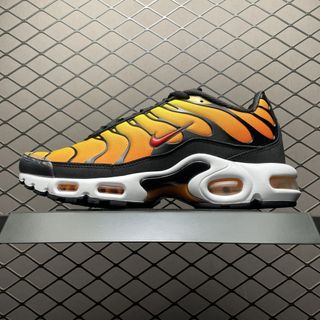 (Category: ) located in . Submitted by outlet.sneaker.shop (Listing ID 1395937434, Image 1). Description: .