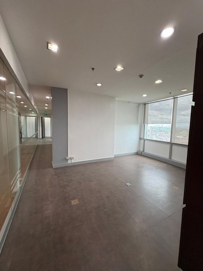Office Space in One Corporate Center (Category: Commercial) located in San Juan City. Submitted by philippineinvestments (Listing ID 1396057305, Image 3). Description: This is a fitted 455 sqm office for lease or sale. SALE PRICE: Php 105,000,000 LEASE RATE: Area: 450 sqm Rate: 800 per sqm (negotiable) Dues: 55 per sqm Parking: Php 6,000 per slot ONE CORPORATE CENTER DETAILS: 54-storey iconic office and commercial tower in Ortigas 100% backup pow