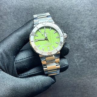 (Category: ) located in . Submitted by internationalluxurysg (Listing ID 1396046275, Image 1). Description: .