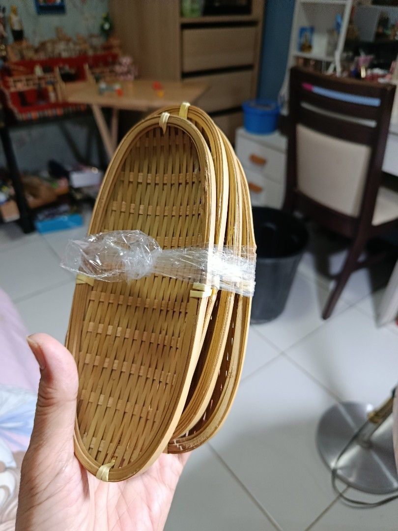 Rare Oval Bamboo saucer 4 pcs available (Category: Storage Boxes & Baskets) located in Quezon City. Submitted by kristal68 (Listing ID 1396097971, Image 1). Description: 20pesos each Set of oval-shaped bamboo baskets. The baskets are woven with a natural light brown color. Perfect for serving food or as decorative pieces..
