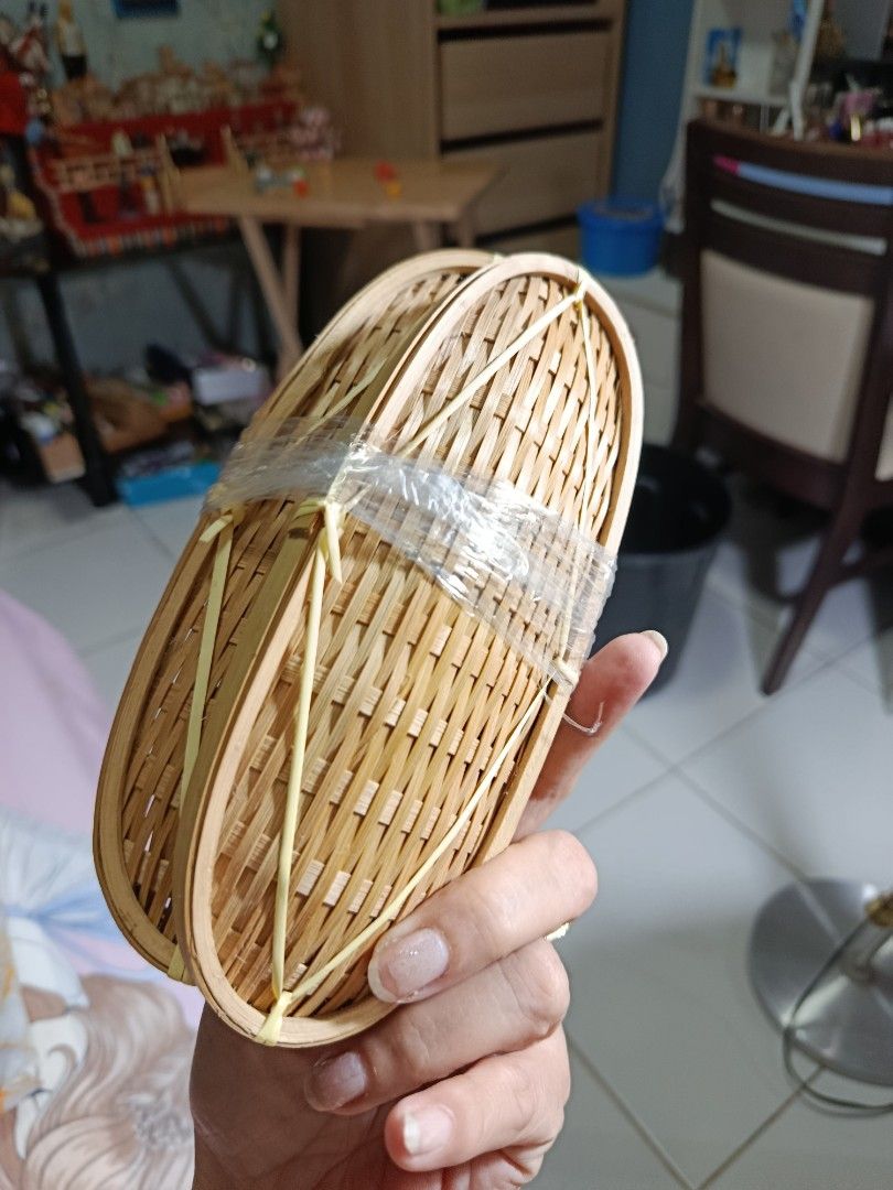 Rare Oval Bamboo saucer 4 pcs available (Category: Storage Boxes & Baskets) located in Quezon City. Submitted by kristal68 (Listing ID 1396097971, Image 3). Description: 20pesos each Set of oval-shaped bamboo baskets. The baskets are woven with a natural light brown color. Perfect for serving food or as decorative pieces..