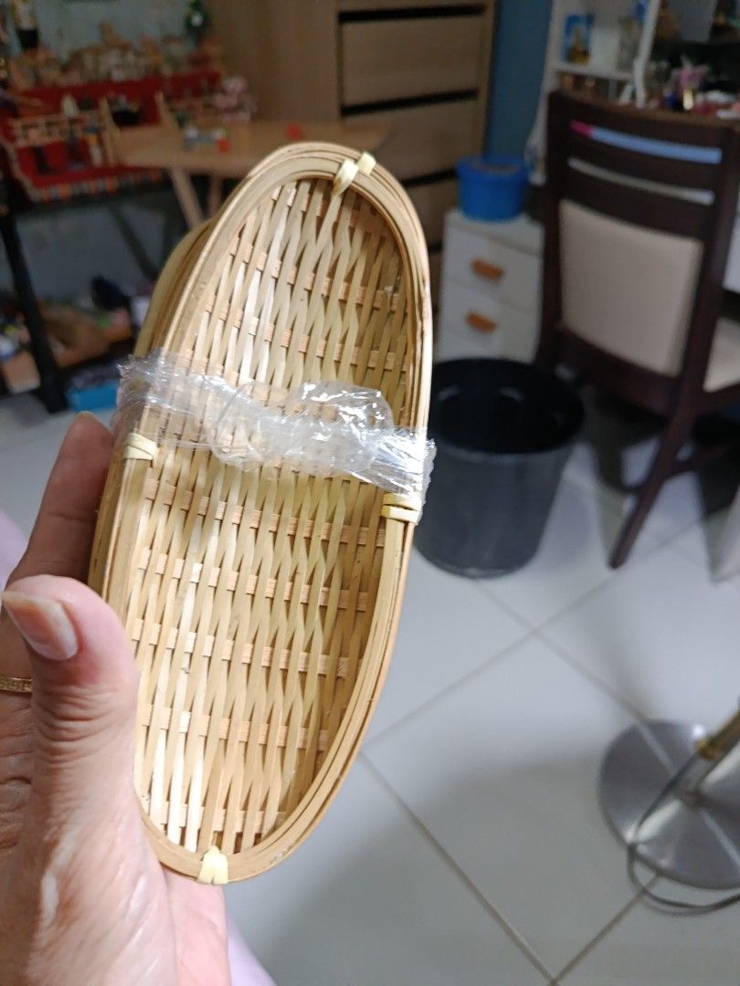 Rare Oval Bamboo saucer 4 pcs available (Category: Storage Boxes & Baskets) located in Quezon City. Submitted by kristal68 (Listing ID 1396097971, Image 2). Description: 20pesos each Set of oval-shaped bamboo baskets. The baskets are woven with a natural light brown color. Perfect for serving food or as decorative pieces..