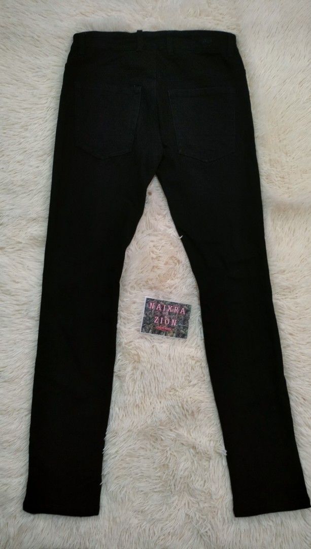 Represent Destroyer Black Jeans (Category: Jeans) located in Manila. Submitted by naixrazion199x (Listing ID 1395995846, Image 2). Description: - Represent Destroyer Black Jeans - Size 30-32 - Made in Italy - Distressed detailing on knee - Represent branded buttons and rivets.