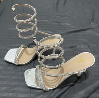 (Category: ) located in . Submitted by repeatoutfitme (Listing ID 1396018917, Image 1). Description: .