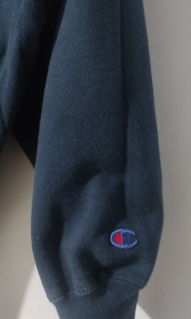 Vintage Champion crewneck pullover sweater (Category: Coats, Jackets and Outerwear) located in Rizal. Submitted by gansstash (Listing ID 1396054311, Image 2). Description: 24 W 28 L tight ribbings 9/10 color rate excellent condition.