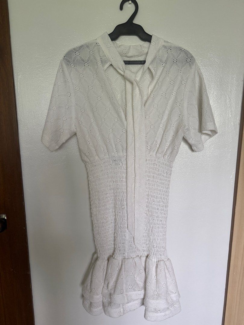 Yong Studio Botswana Dress in White (Category: Dresses) located in Quezon City. Submitted by stgabs (Listing ID 1391518745, Image 3). Description: Used once only.