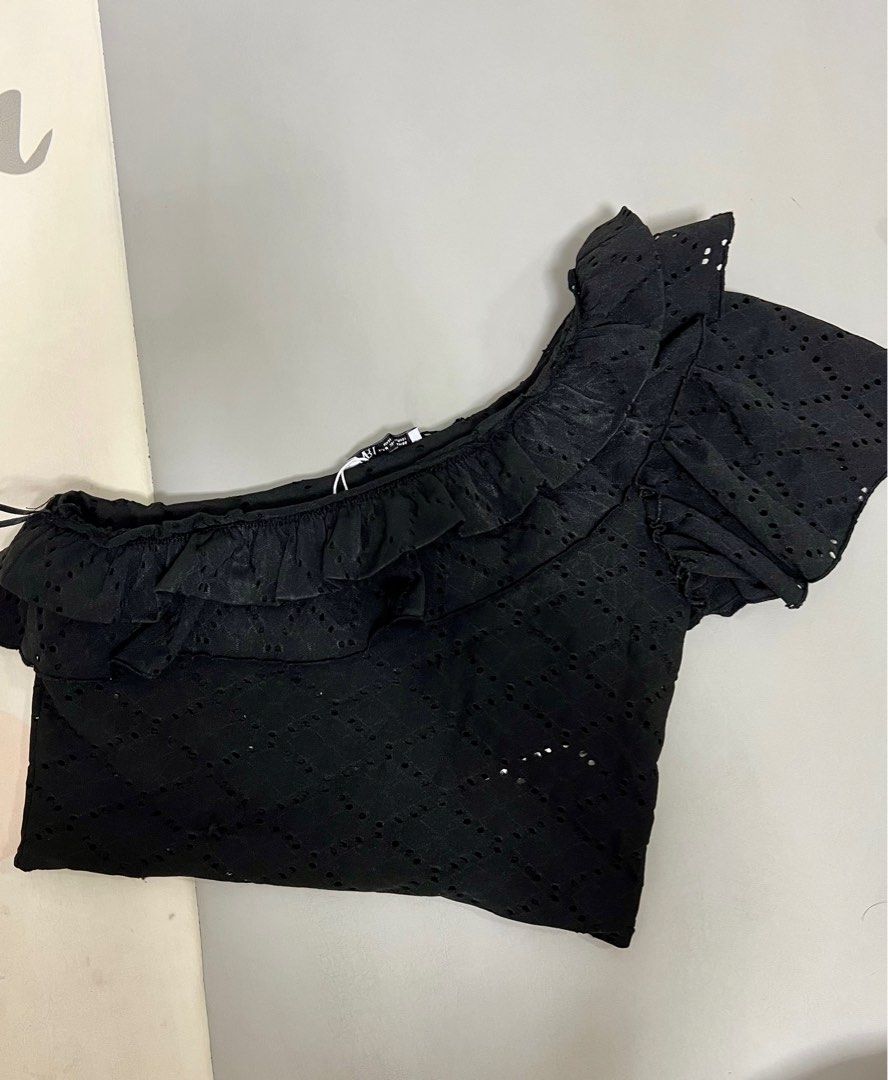 Zara Asymmetrical Top (Category: Blouses) located in Quezon City. Submitted by currentlydeclutterring (Listing ID 1395956867, Image 1). Description: Used less than 5x! RFS Declutterring .