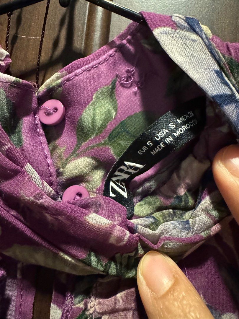 Zara Long Floral Printed Dress (Category: Dresses) located in Quezon City. Submitted by aakar (Listing ID 1396103407, Image 3). Description: .
