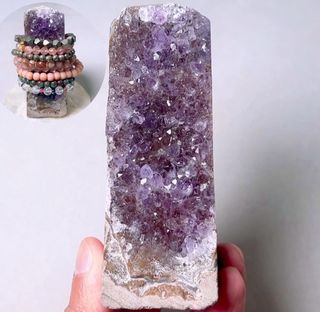(Excellent shape 👍🏻 Can be used to charge bracelets) 💖 Amethyst Cluster 💖 So sparkly 😍 11cm tall 😍 $178 ❤️ This one can charge multiple bracelets at once 👍🏻 Great shape and space-saving 👍🏻 $178 placed on office desk is very convenient for charging your worn bracelets 👍🏻👍🏻👍🏻64226038618625110