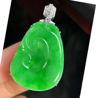 Custom-made 18K Jade Pendant | Hong Kong Local Craftsmanship with In-house Factory | Old Jewelry Re-setting and Redesign | Custom Inlay Consultation. Master Ho: 6276 9030. Tsim Sha Tsui Store64239925809538110