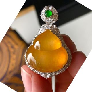 Jade Pendant Customized 18K Jade Jewelry Pendant | Hong Kong Local Craftsmanship with In-house Factory | Old Jewelry Remounting and Redesign | Custom Mounting Consultation. Master Hao: 6276 9030. Tsim Sha Tsui Store64239925737474110