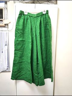 90%0Brand New wide legged pants from Muji 綠色闊腿褲64227392578945110