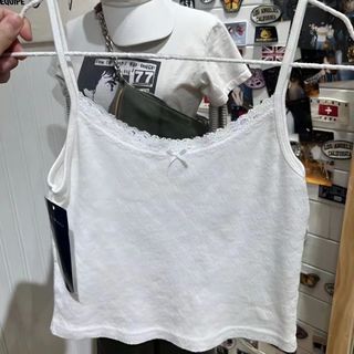 白色蕾絲吊帶背心 $10/1 $15/264228975160707110
