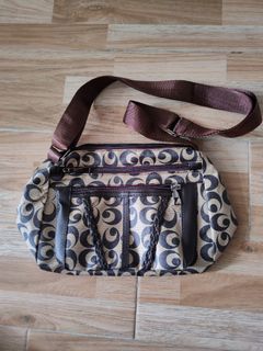 棕色印花斜挎包64220932309890110