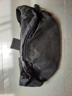 黑色斜挎包64223506838273110