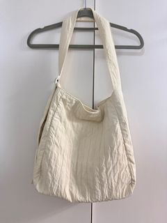 米白色褶皺百搭單肩包64227393145731110