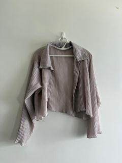 淺灰色皺褶襯衫64227891879681110