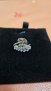 天鵝胸針64228236913795110