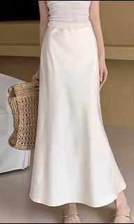 白色緞面長裙64228975376513110