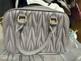 Gray Quilted Handbag with Adjustable Strap (1:1)64231358063489110