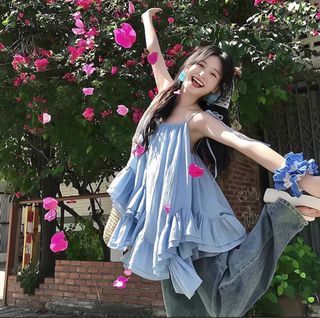 藍色吊帶荷葉邊上衣64232525375745110