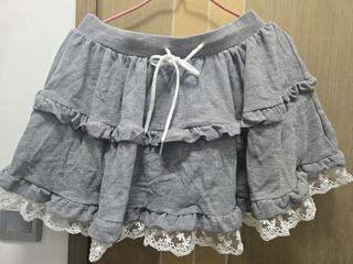 灰色荷葉蕾絲邊蛋糕短裙 grey lace skirt64230339925379110
