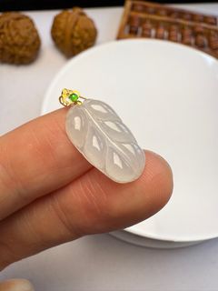 Burmese A-Grade Jadeite Leaf, Nuo Bing Type, 18K Gold Clasp - Wholesale at Hong Kong Store, Guaranteed Authentic A-Grade64226038611969110