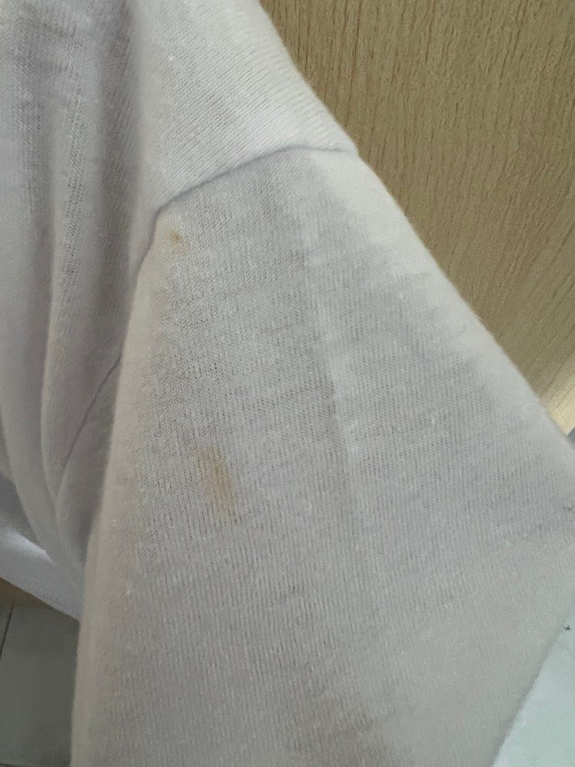 Adidas Aeroready White T-shirt (Category: Activewear) located in Quezon City. Submitted by stmman (Listing ID 1399362849, Image 3). Description: - Adidas Aeroready T-shirt - Color: White - Size: A/M - Aeroready - Short sleeves - Condition: Some stains on the sleeve Buyer will cover shipping fee Mode of payment Gcash .