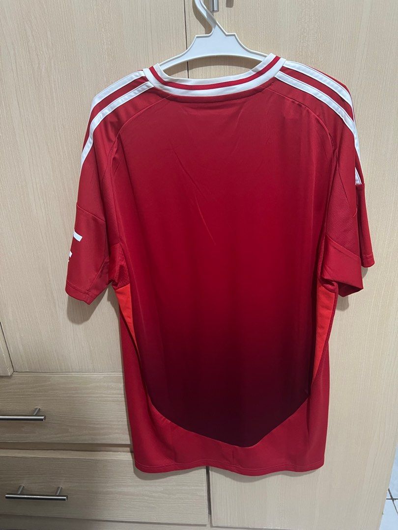 Adidas Manchester United Jersey (Category: Activewear) located in Quezon City. Submitted by stmman (Listing ID 1399360926, Image 2). Description: - Red Adidas Manchester United jersey - season 24/25 kit - Size: A/L (Slim Fit) - White stripes on shoulders - Manchester United crest Mode of payment Gcash Buyer will cover shipping fee .