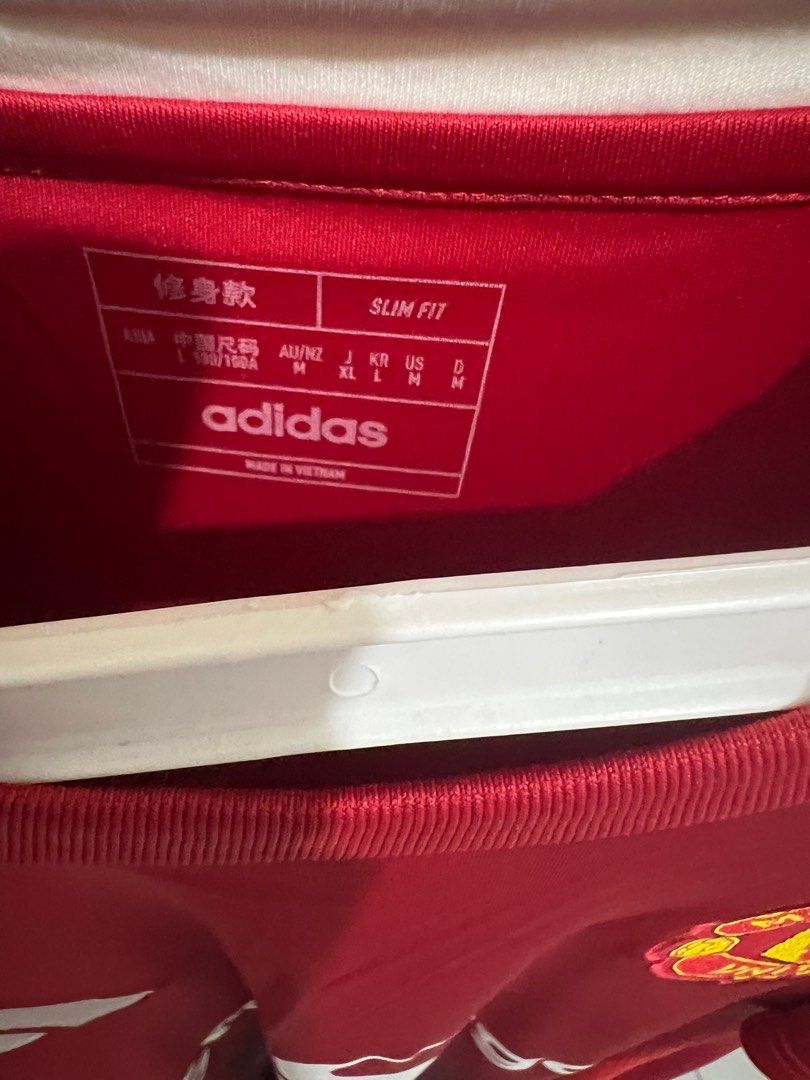 Adidas Manchester United Jersey (Category: Activewear) located in Quezon City. Submitted by stmman (Listing ID 1399360926, Image 3). Description: - Red Adidas Manchester United jersey - season 24/25 kit - Size: A/L (Slim Fit) - White stripes on shoulders - Manchester United crest Mode of payment Gcash Buyer will cover shipping fee .