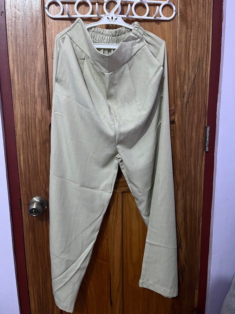 Amber linen coordinates/vest and wideleg pants set (Category: Sets or Coordinates) located in Santa Magdalena. Submitted by mystichawk-c529 (Listing ID 1399369577, Image 3). Description: - Amber linen coordinates set - Includes vest and wide-leg pants - Size: S - Color: Amber - Material: Linen - Condition: Excellent - Stylish and comfortable.