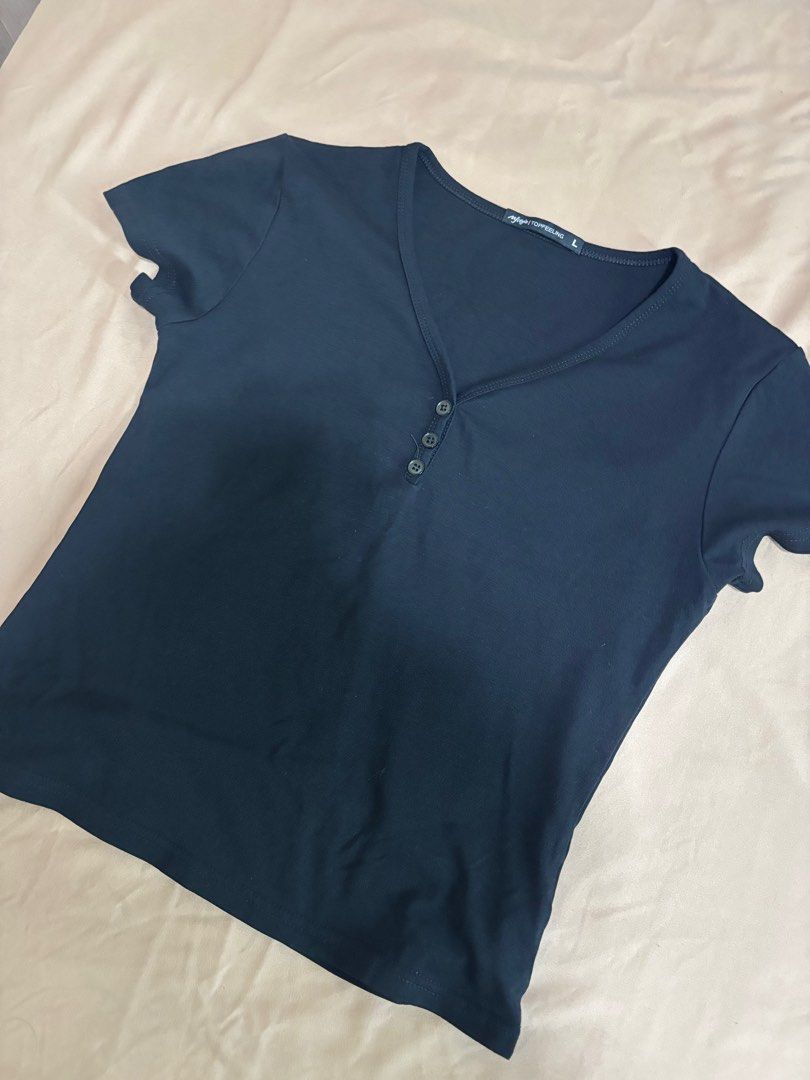Assorted Items (Category: Coats, Jackets and Outerwear) located in Quezon City. Submitted by declutterthings101 (Listing ID 1399302169, Image 3). Description: Get all .