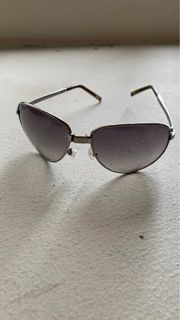 (Category: ) located in . Submitted by wear_your_style (Listing ID 1399294932, Image 1). Description: .