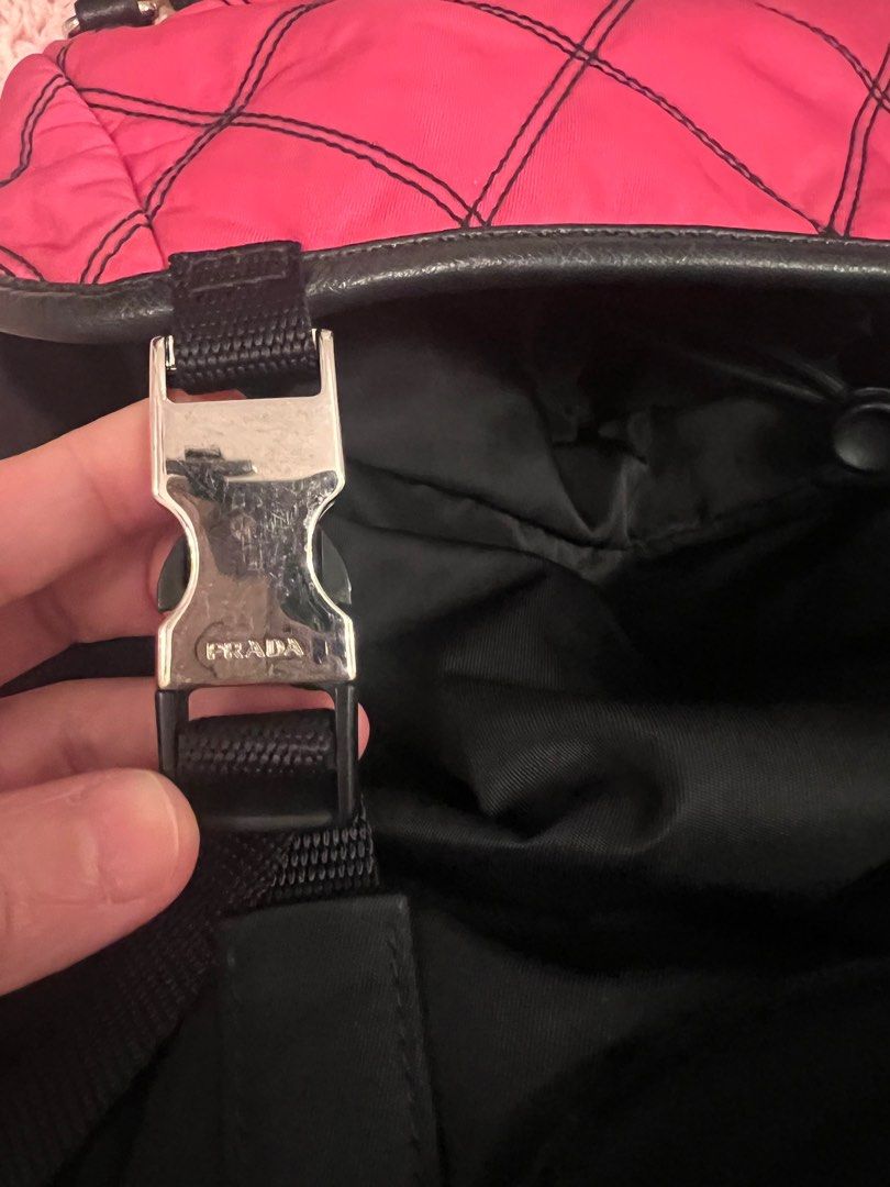 Authentic Prada backpack （分類：手袋及銀包）位於 Hong Kong。 由 ll2838 提交（商品編號 1399445368，圖片 2）。簡介： Price reduced to $6500 Lost the card, and the dust bag of this backpack, I can provide another authentic Prada dust bag。