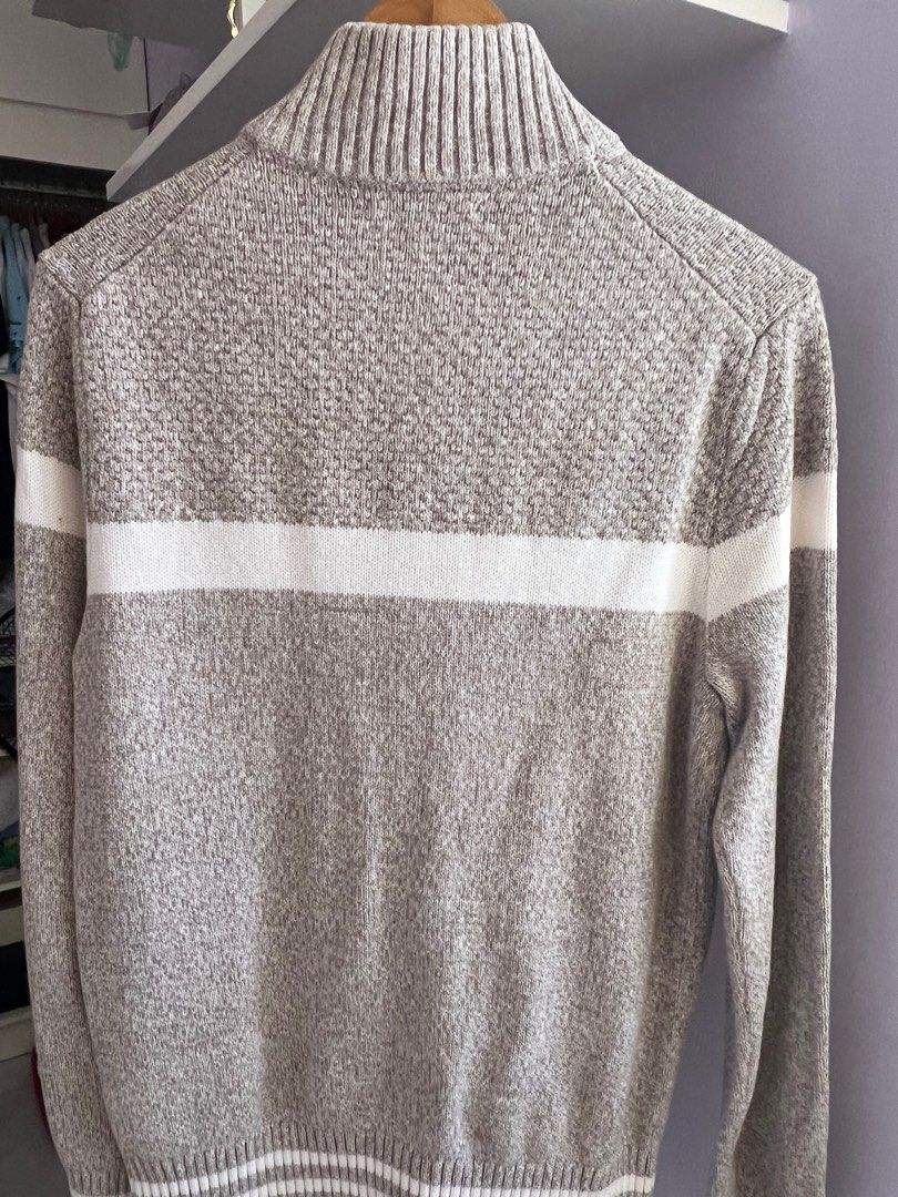 Banana Republic Zip-Up Sweater (Category: Coats, Jackets and Outerwear) located in Makati City. Submitted by EJDbad (Listing ID 1399272207, Image 3). Description: - Banana Republic sweater - Zip-up style - Neutral color - White stripe detail - Ribbed collar and cuffs - Full zipper closure - Made in China.