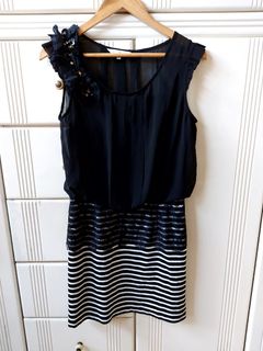 黑白間條哩士襯托連身裙Black and white embroidered dress64225028013825110