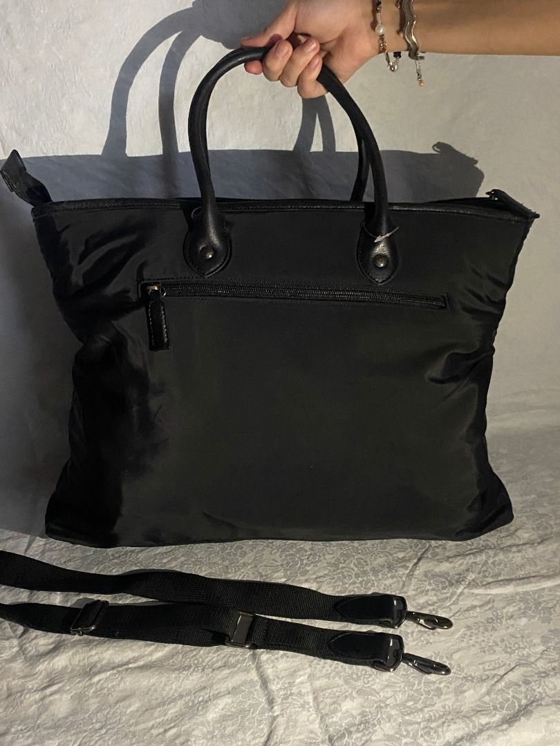 Black Travel Bag (Category: Luxury Bags & Wallets) located in Rizal. Submitted by protractor (Listing ID 1399335668, Image 1). Description: ⭐️ Pre-loved ⭐️ Large ⭐️ In Very Good condition Location: Taytay Rizal Payment: GCASH SF: shoulder by buyer Send a PM for more pictures and info! ✨Black travel bag ✨Includes handles and detachable shoulder strap ✨Classic design ✨Spacious interior ✨Features interior pockets.