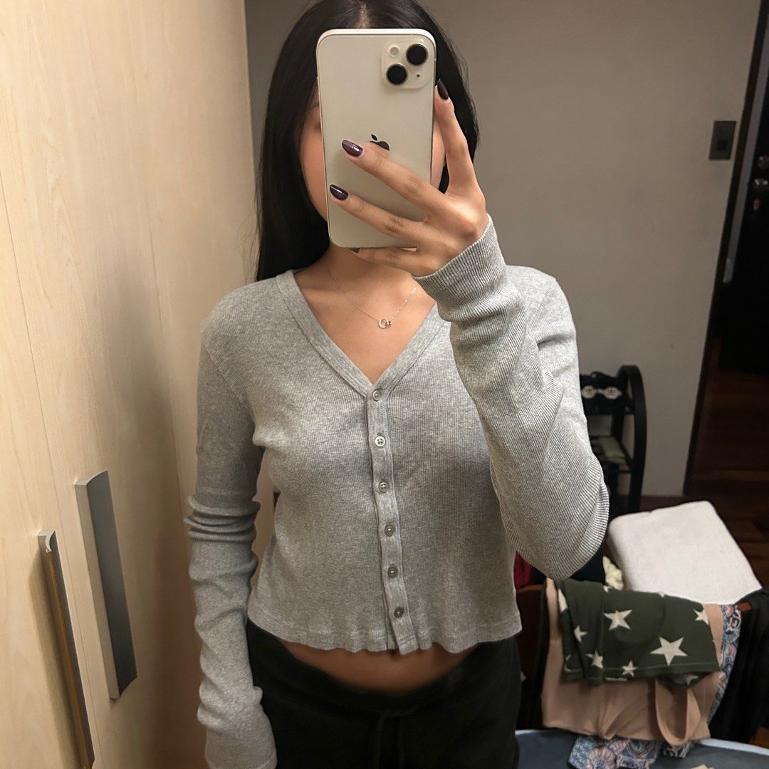 brandy melville long sleeve (Category: Longsleeves) located in Pasig City. Submitted by enneil (Listing ID 1399376102, Image 2). Description: .