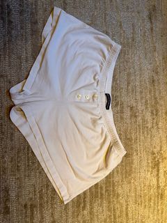 Brandy Melville 白色短褲64226446745217110