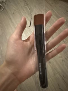 Chanel 101 Makeup Brush (Liquid Foundation and Powder) Includes Regular Mail64228425294594110