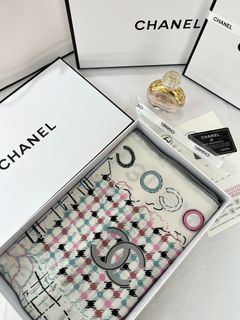 CHANEL 香奈兒字母印花標誌絲巾女款64224723358082110